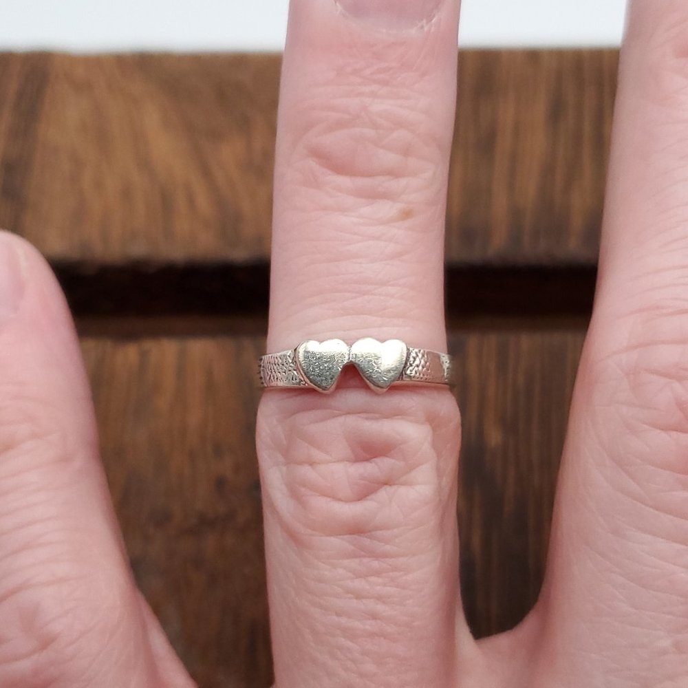 Size 5.5 925 Sterling Silver Adorable Well Made Double Heart Ring